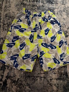 Nike Big Kids' Logo Print Swim Trunks / Volley Shorts size XL